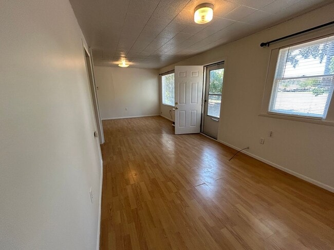Building Photo - Large 2 Bed 1 Bath House with Fenced Yard and Washer Dryer Hookups