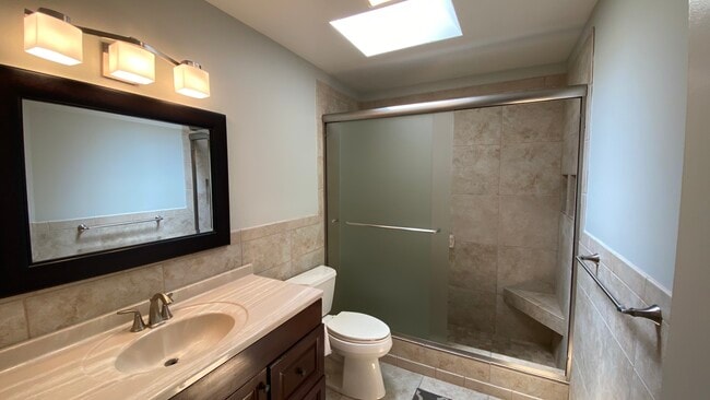 Building Photo - 1075 Duval St