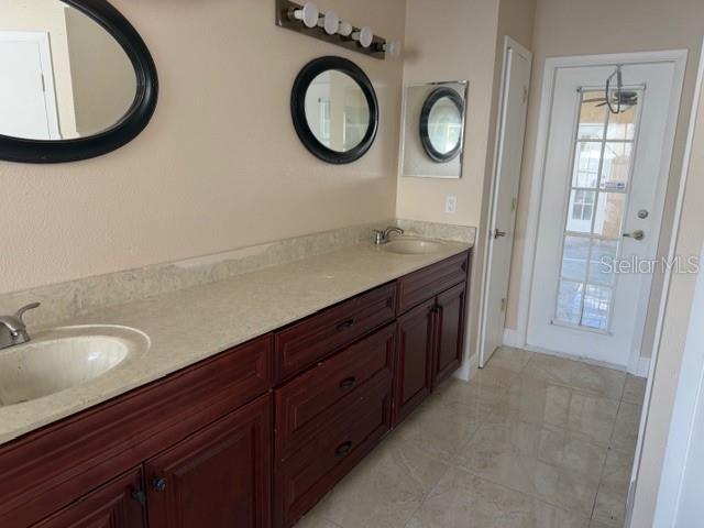 Building Photo - 2419 Rolling Broak Dr