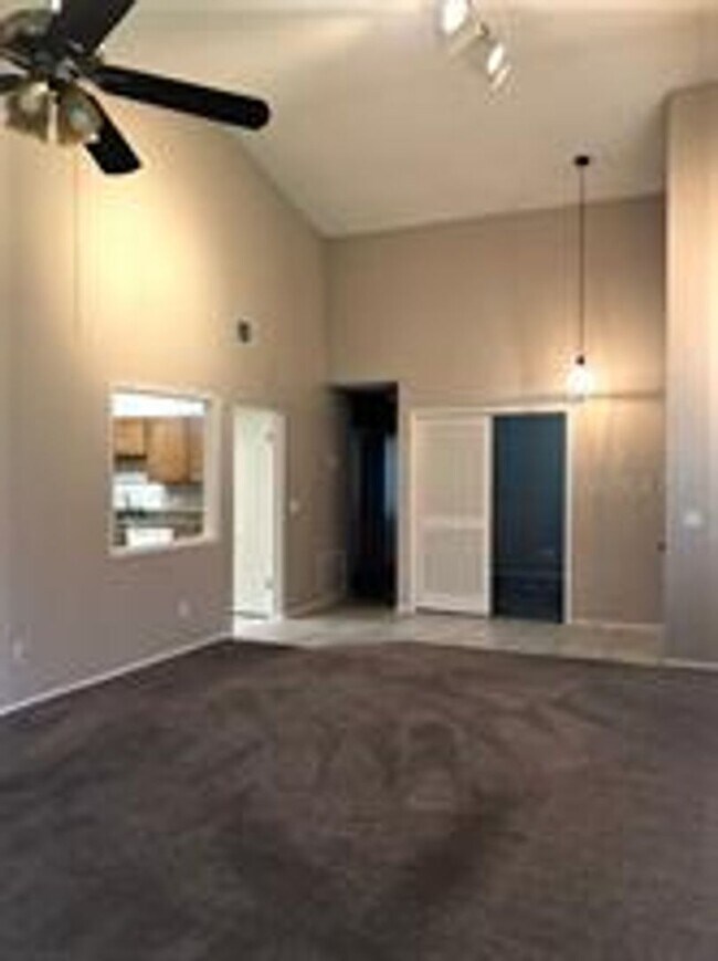 Building Photo - 467 Newton Pl