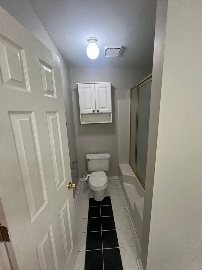 Building Photo - Charming 3-Bedroom, 2-Bath Home with Finis...