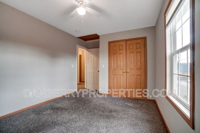 Building Photo - 1129 N Byrne Rd