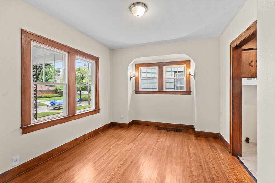 Building Photo - 180 Eldred Ave