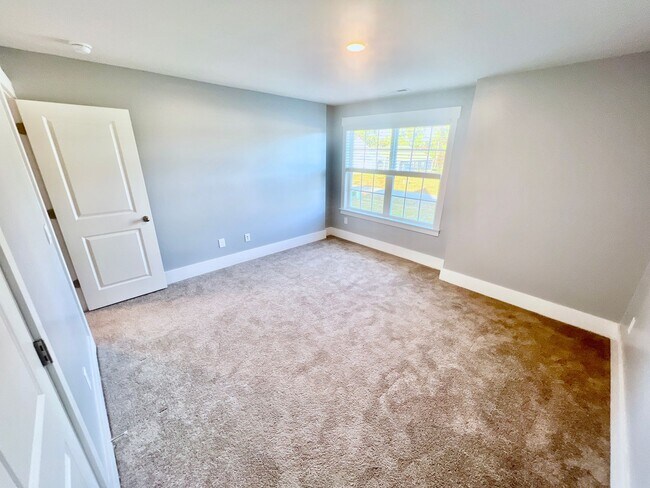 Building Photo - Prestigious 4 Bedroom Home on the Crystal ...