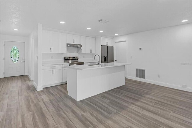 Building Photo - 8201 Riverside Dr NE