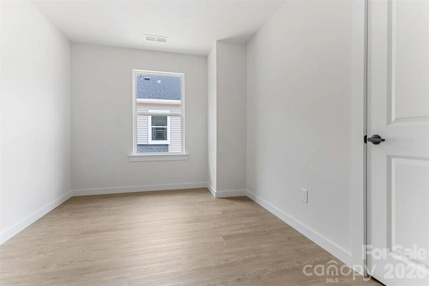 Building Photo - 426 2nd St SW