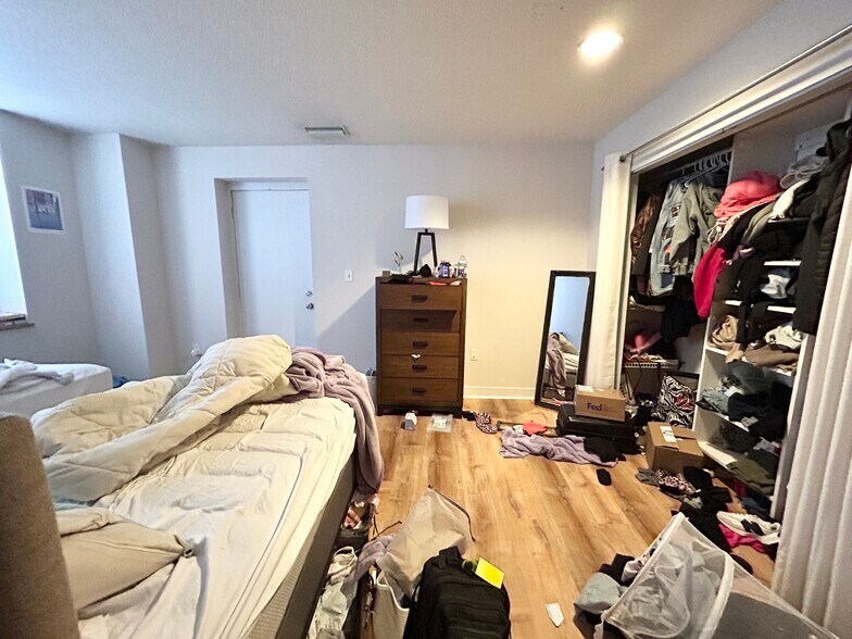 Building Photo - 71 Gainsborough St