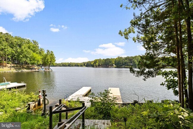 Building Photo - 686 Lake Caroline Dr