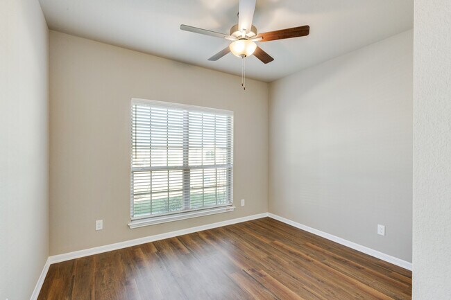 Building Photo - 623 Parkfield Ln