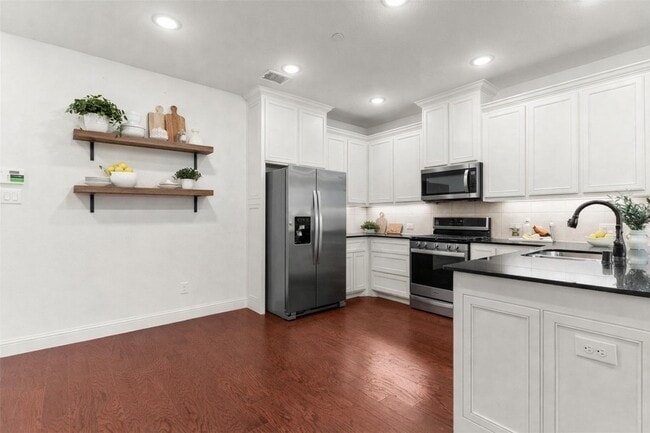 Building Photo - 2634 Dodson St