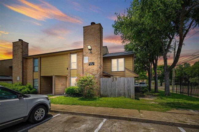 Primary Photo - 9090 S Braeswood Blvd