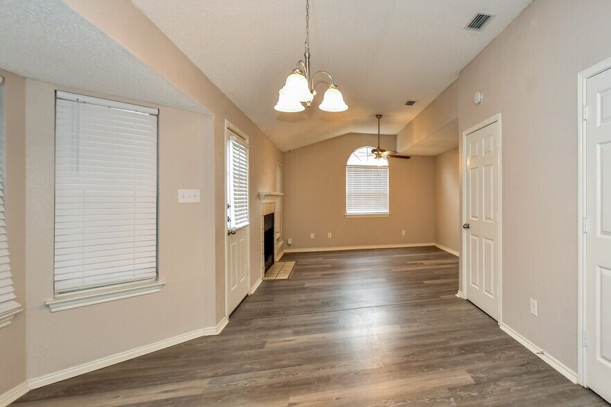 Building Photo - 208 Chamblin Dr