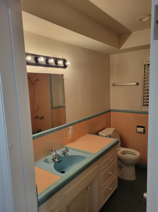 Building Photo - 5666 Dorothy Way