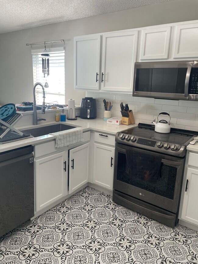 Building Photo - 293 Summer Springs Ct