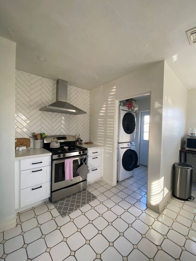 Primary Photo - Gorgeous 3 bedroom 1 bath in Historic Coro...