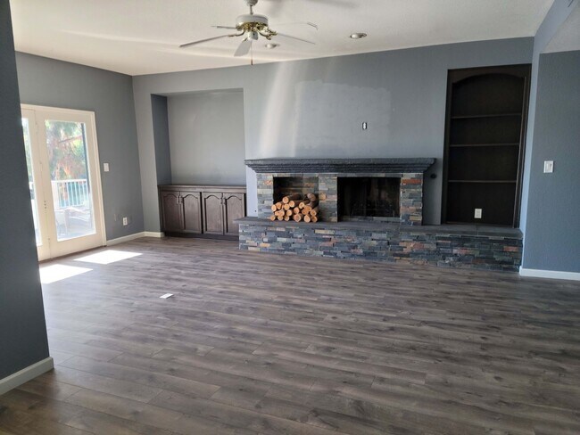 Building Photo - On the water! Updated 2bd/2ba Tempe Rental--COMING SOON