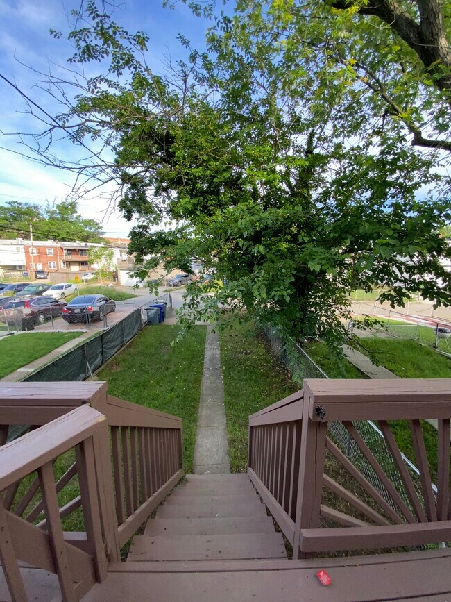 Building Photo - 41 N Kossuth St