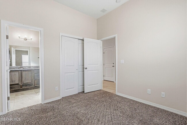 Building Photo - 904 Keenland Ave