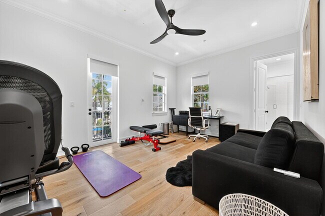 Building Photo - 121 Lily Ln