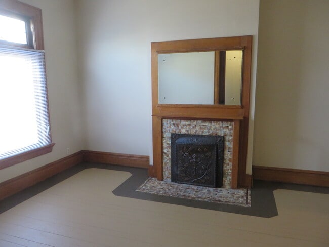 Building Photo - 5 Bedroom Home in the very core of Downtown (West Central, Downtown)