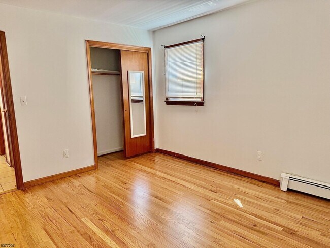 Building Photo - 49 Howell Pl