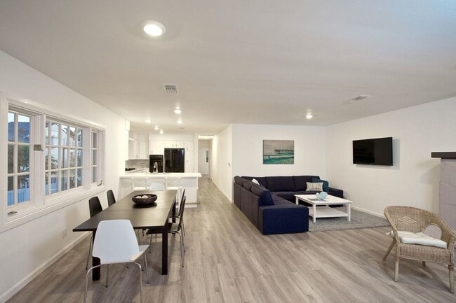 Building Photo - 5210 Neptune Ave