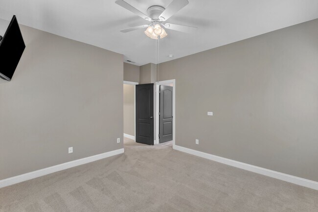 Building Photo - 8313 Henderson Rd