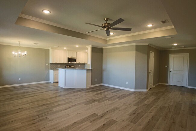 Building Photo - Beautiful 3 Bedroom 2 Bathroom Townhouse in South Tyler! Now offering 1st full month rent free!