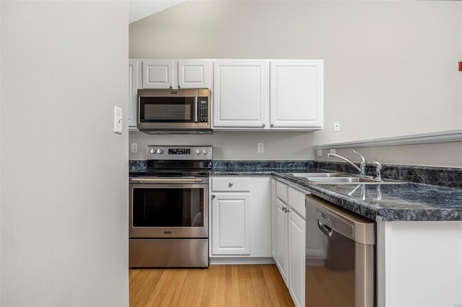 Building Photo - 432 Saravalle Dr