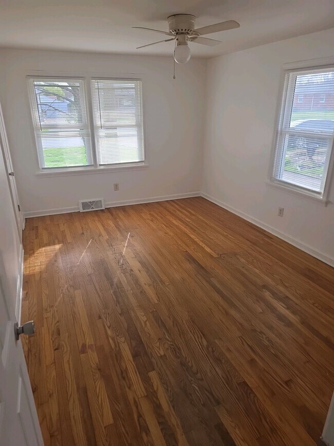 Building Photo - 7802 Columbine Dr