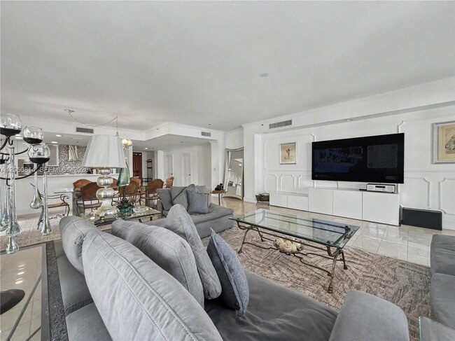 Building Photo - 2124 Fisher Island Dr