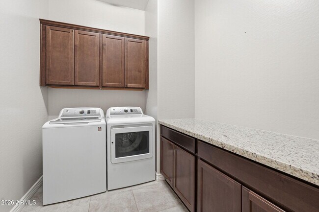 Building Photo - 5219 S Wildrose