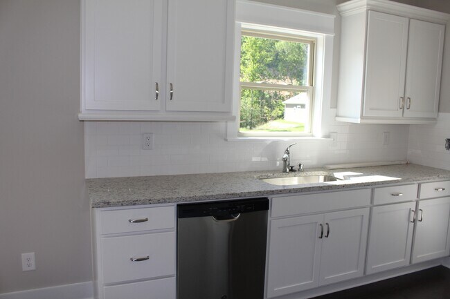 Building Photo - Craftsman-Style Home Minutes From Downtown Birmingham