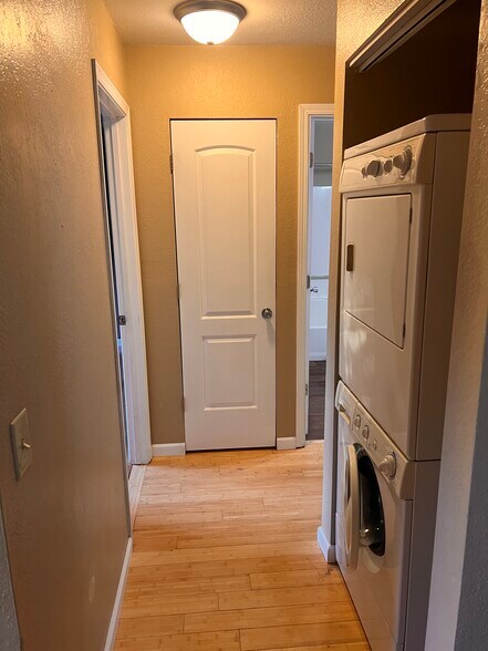 Building Photo - 818 Carrier Creek Blvd NE