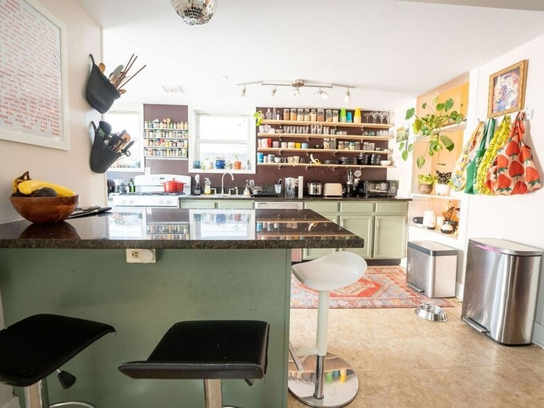 Building Photo - 30 Fox St