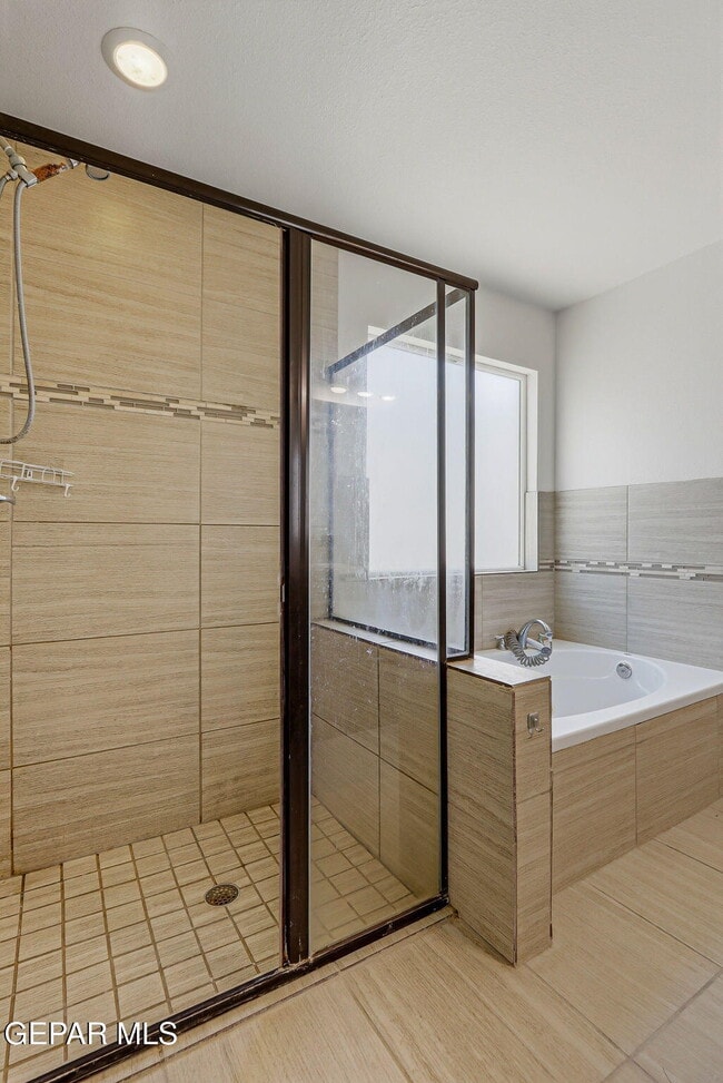 Building Photo - 12748 Tre Maximiliano Ave