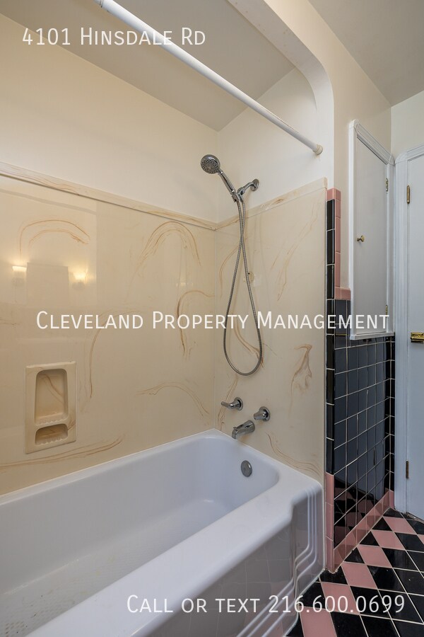 Building Photo - 4101 Hinsdale Rd