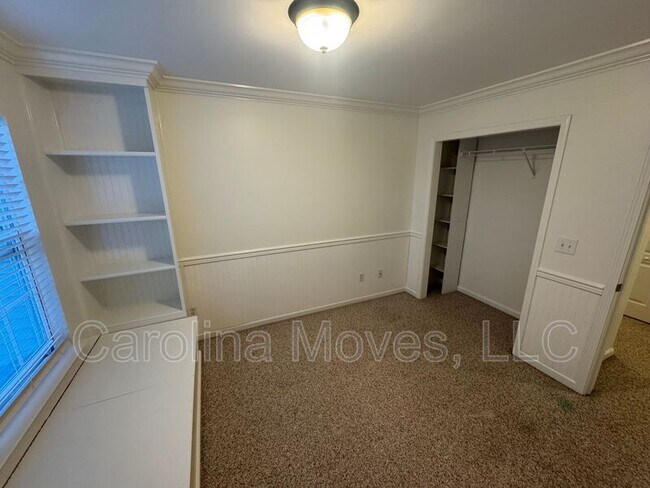 Building Photo - 121 Pine Walk Dr