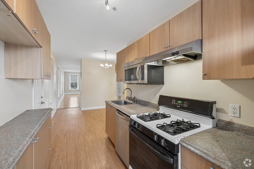 3BR, 1BA - 1,086SF - Unit 4 - Kitchen - 20 Eden St