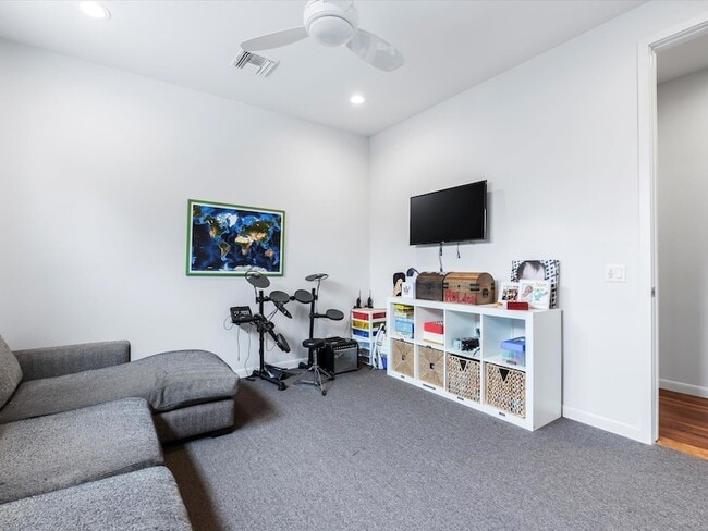 Building Photo - 1703 Dexter St