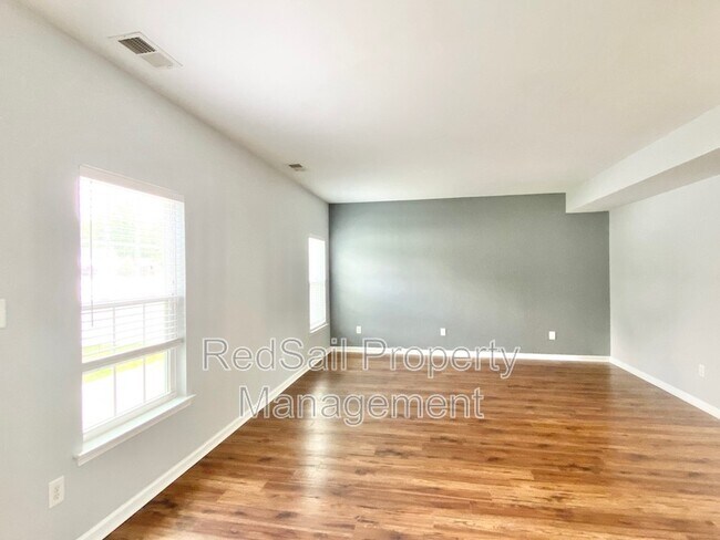 Building Photo - 642 Kelso Dr