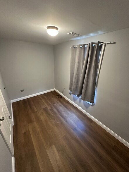 Building Photo - 2712 W 25th St