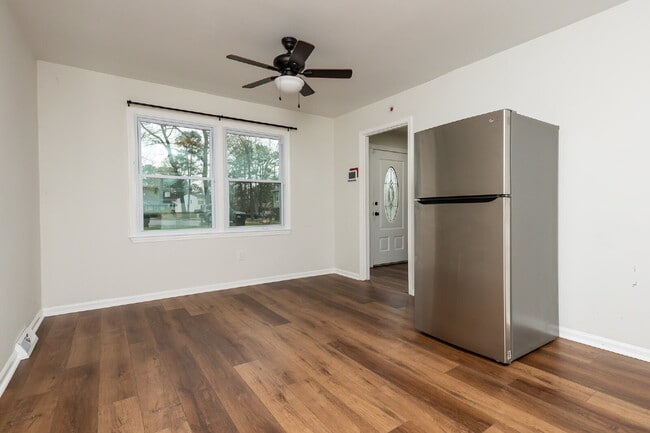 Building Photo - Beautiful 3 Bedroom, 2.5 Bath Home Tucked Away on Cul-de-Sac $1,825/mo rent