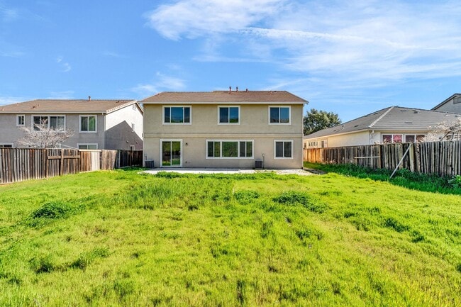 Building Photo - EXTRA LARGE HOME AND LOT... NESTLED IN THE ANTIOCH HILLS... 5 BEDS/3 BATHS/LARGE LIVING ROOM AND ...
