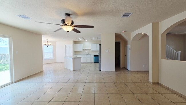 Building Photo - 5 Bedroom Beauty!  Far NorthWest SA off Potranco and Loop 1604