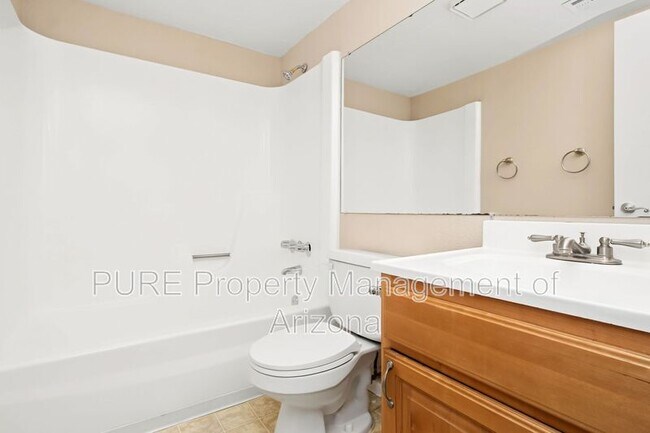 Building Photo - 1224 E Evergreen St