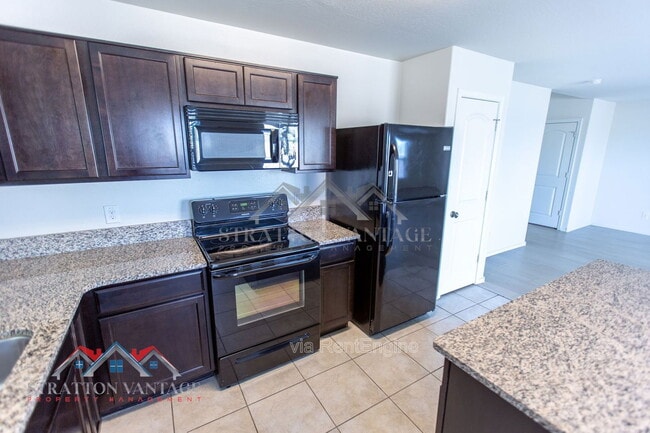 Building Photo - 5926 E Oasis Blvd