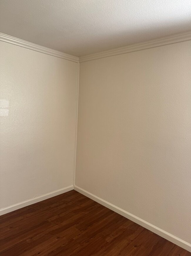 Building Photo - 1 BED/1 BATH IN REDDING