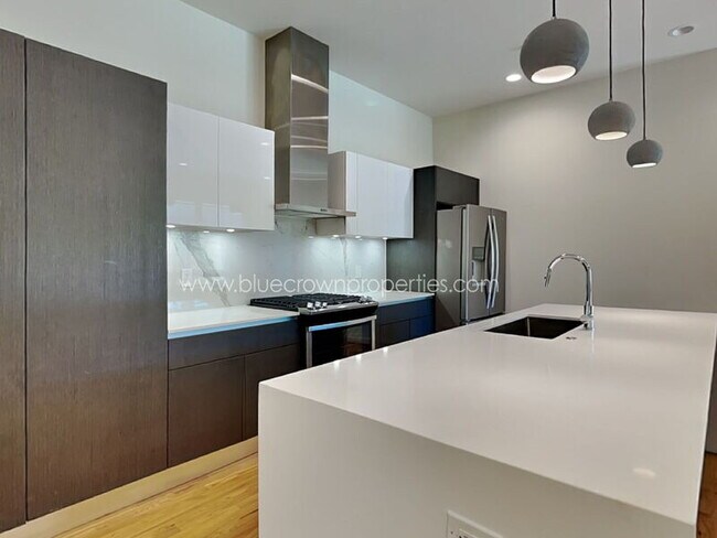 Building Photo - 1245 Gano St