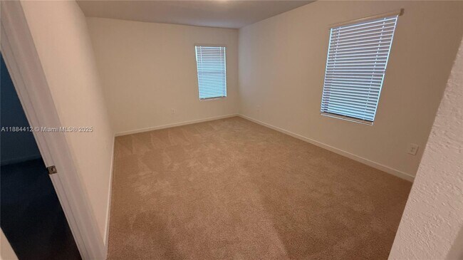 Building Photo - 1684 SE 7th Ct